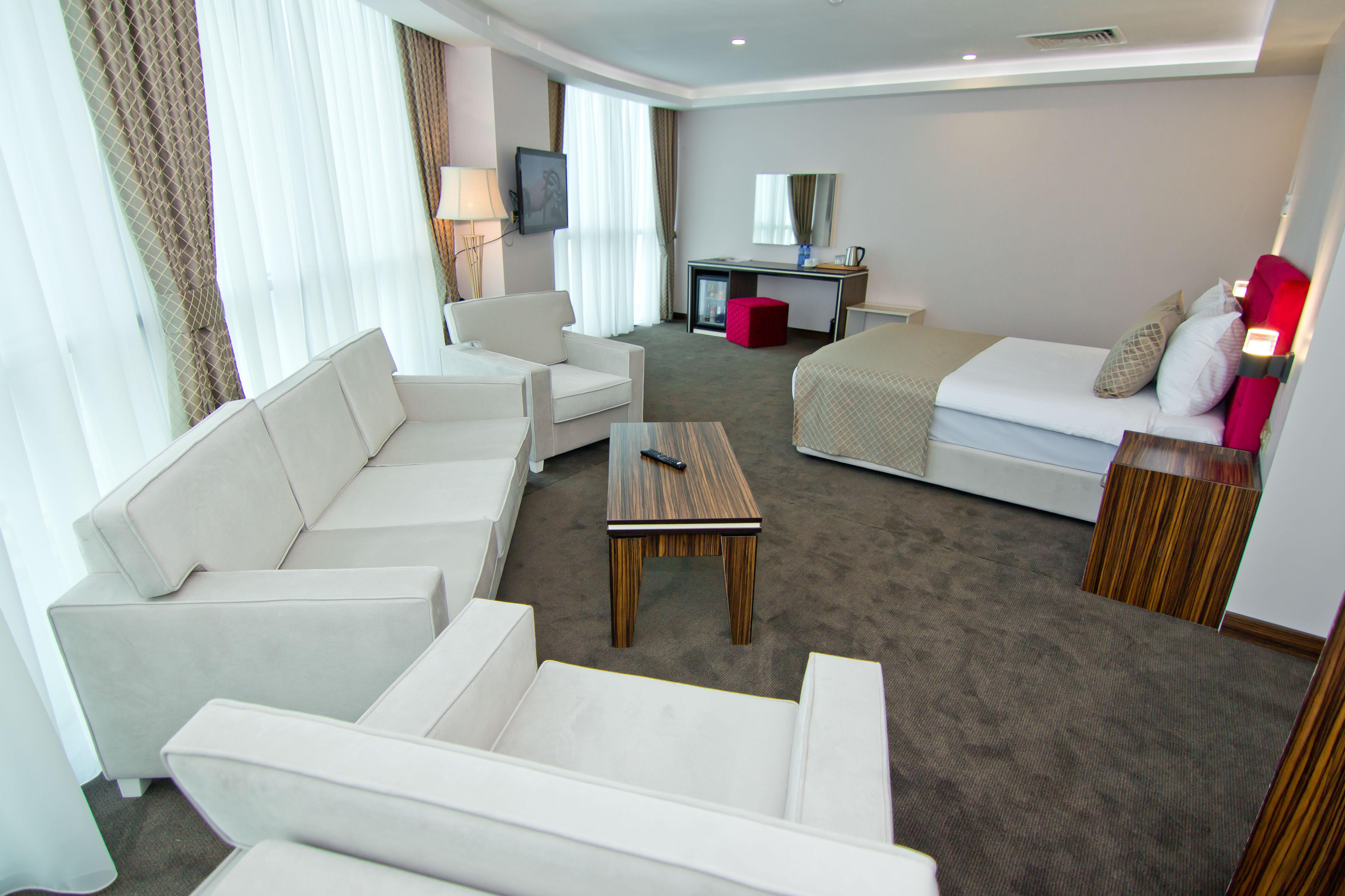 Sky Tower Hotel Batumi Exterior foto Suite