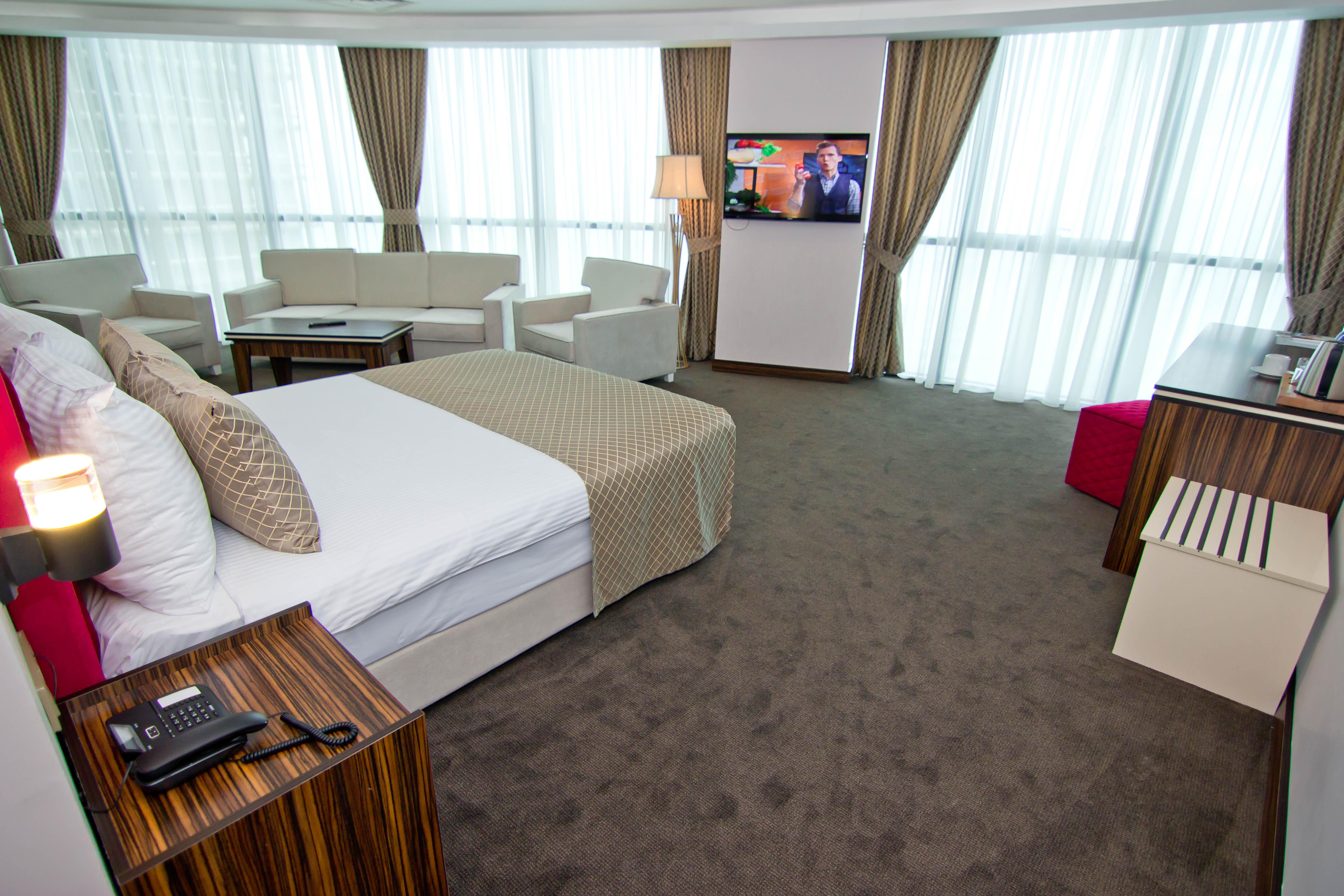 Sky Tower Hotel Batumi Exterior foto Suite