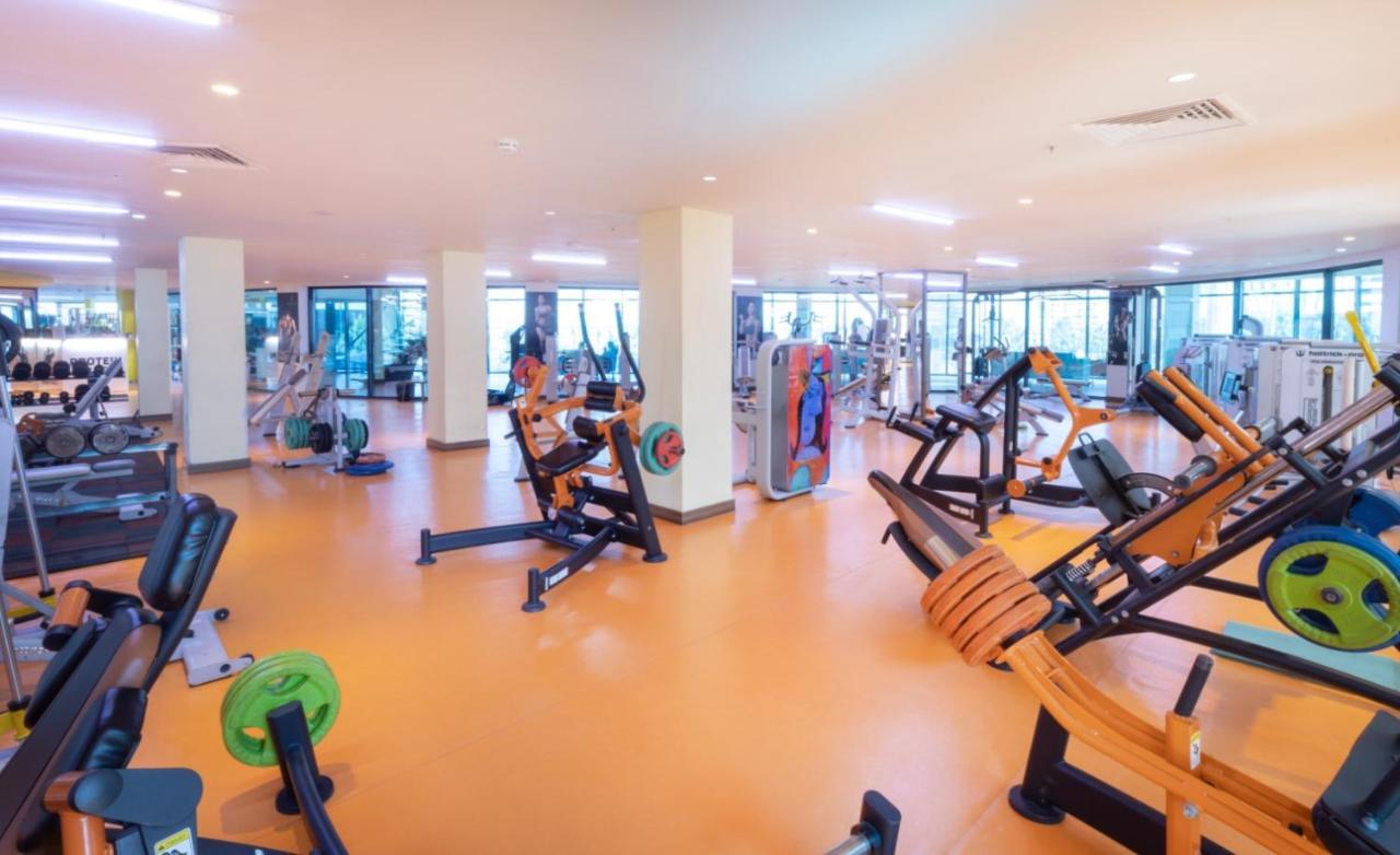 Sky Tower Hotel Batumi Exterior foto The gym at the hotel