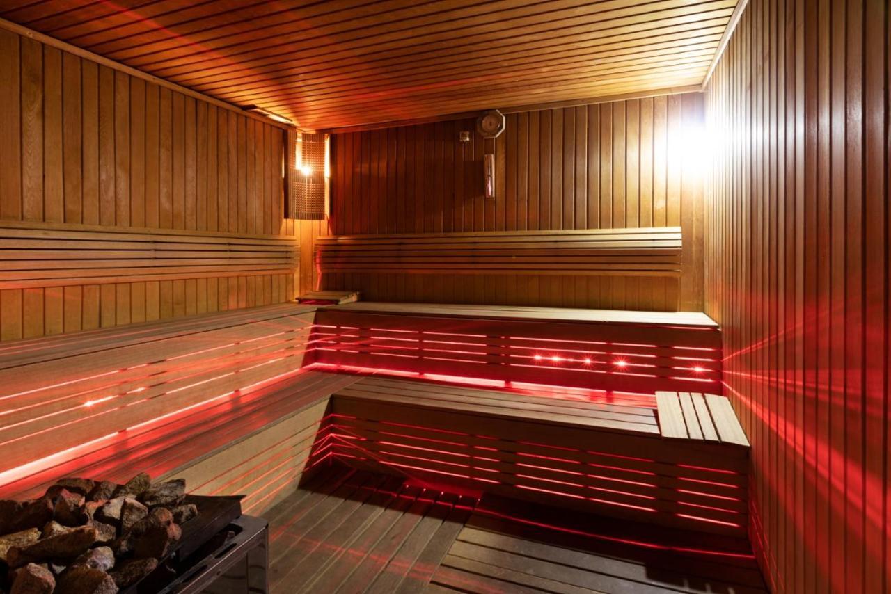 Sky Tower Hotel Batumi Exterior foto A modern Finnish sauna