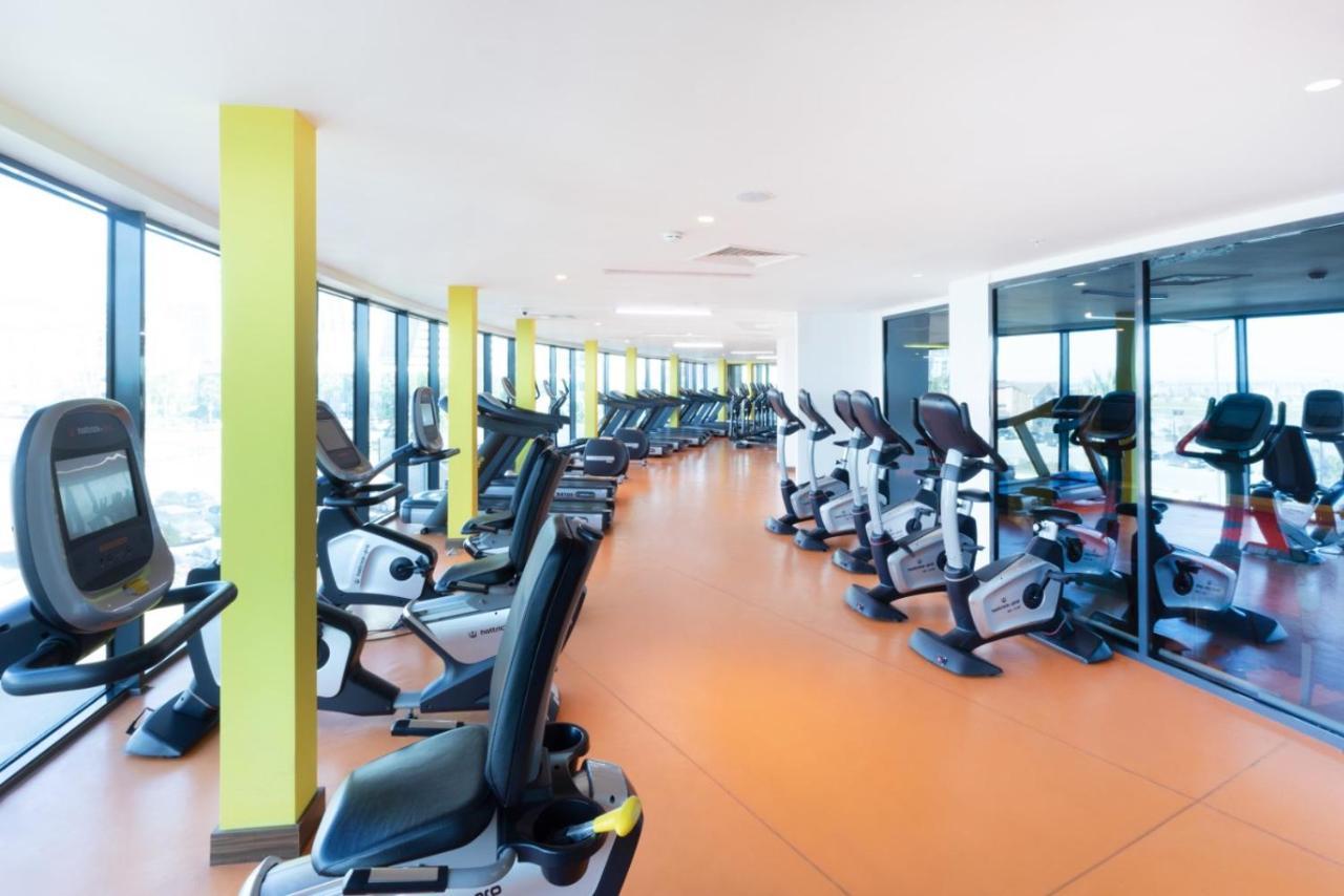 Sky Tower Hotel Batumi Exterior foto The gym at the hotel