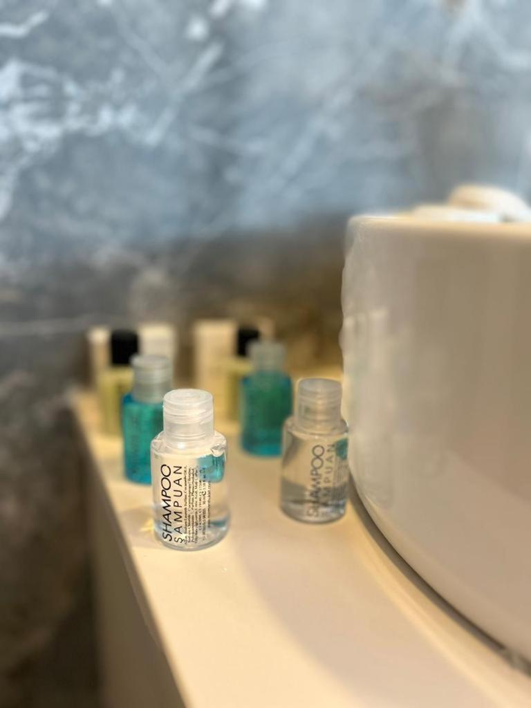 Sky Tower Hotel Batumi Exterior foto Shampoo and shower gel