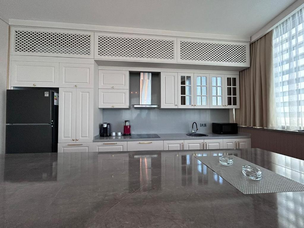 Sky Tower Hotel Batumi Exterior foto A modern kitchen