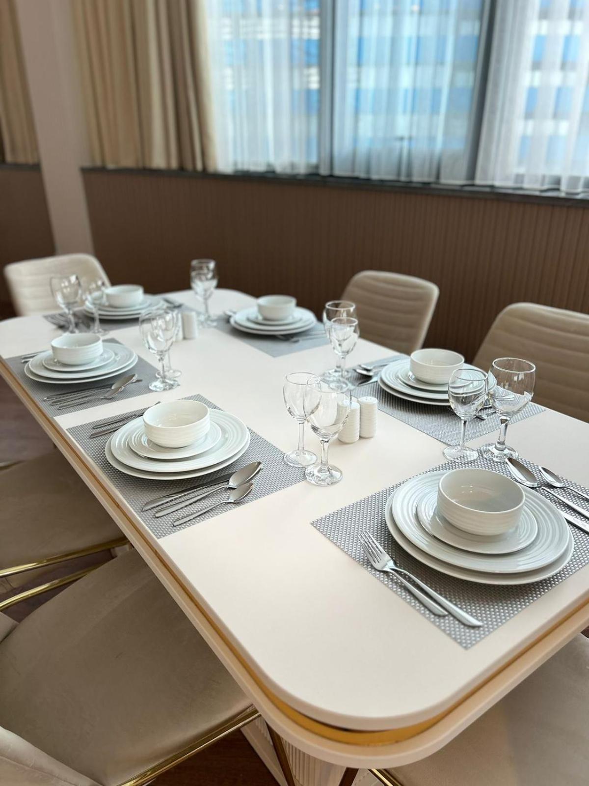 Sky Tower Hotel Batumi Exterior foto A table set for a formal dinner