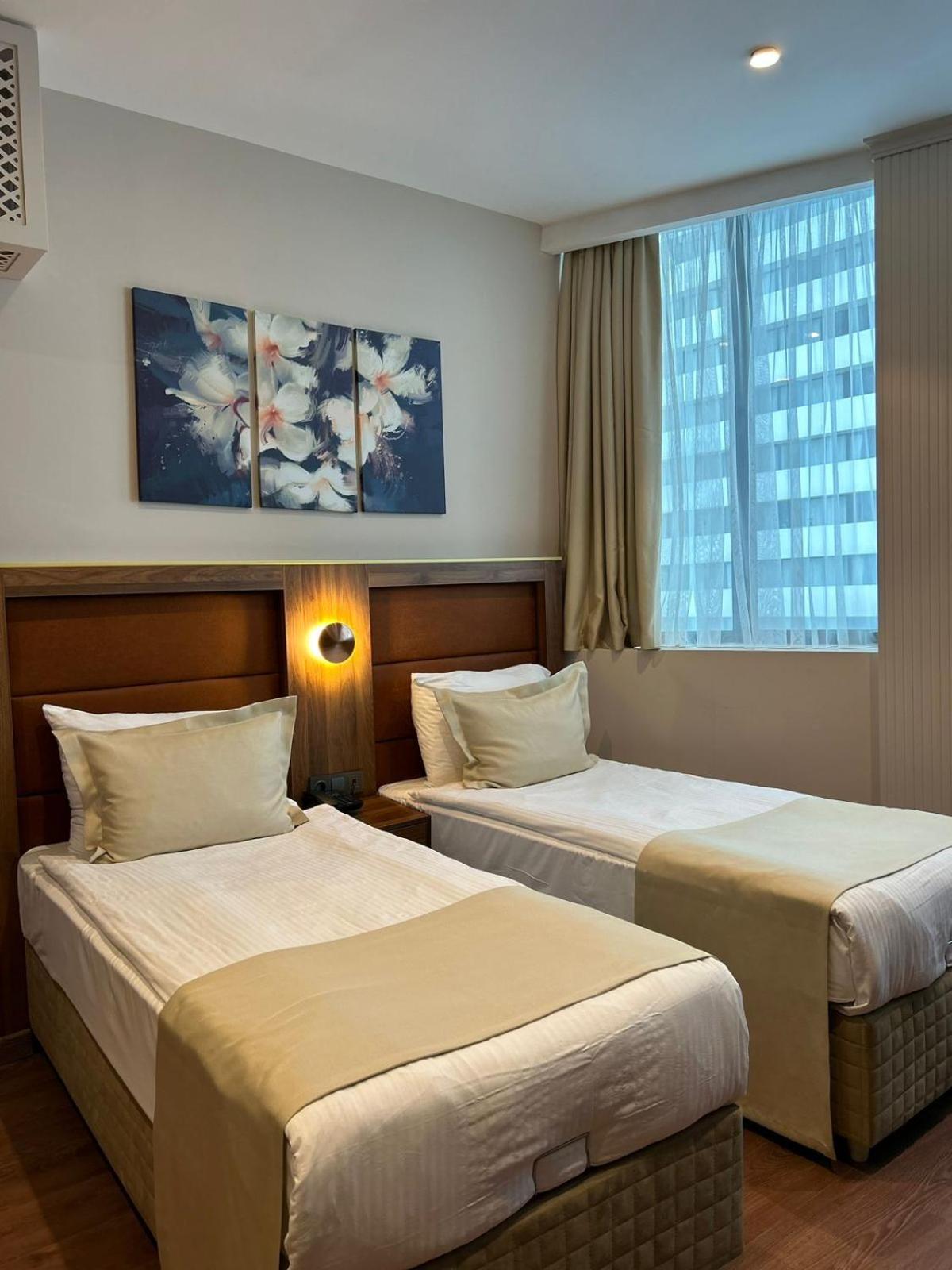 Sky Tower Hotel Batumi Exterior foto A room at the hotel