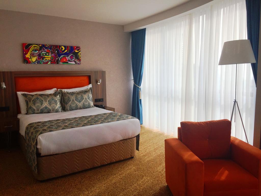 Sky Tower Hotel Batumi Exterior foto A room at the hotel