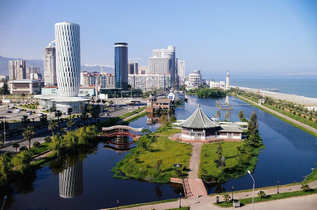 Sky Tower Hotel Batumi Exterior foto View of the city