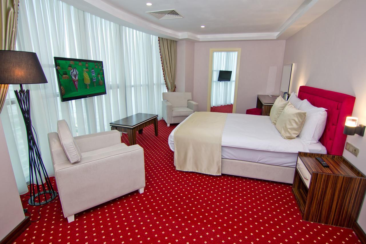 Sky Tower Hotel Batumi Exterior foto A room at the hotel