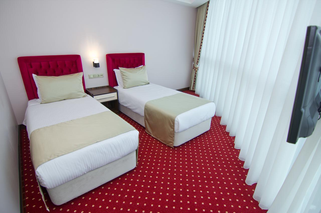 Sky Tower Hotel Batumi Exterior foto A room at the hotel