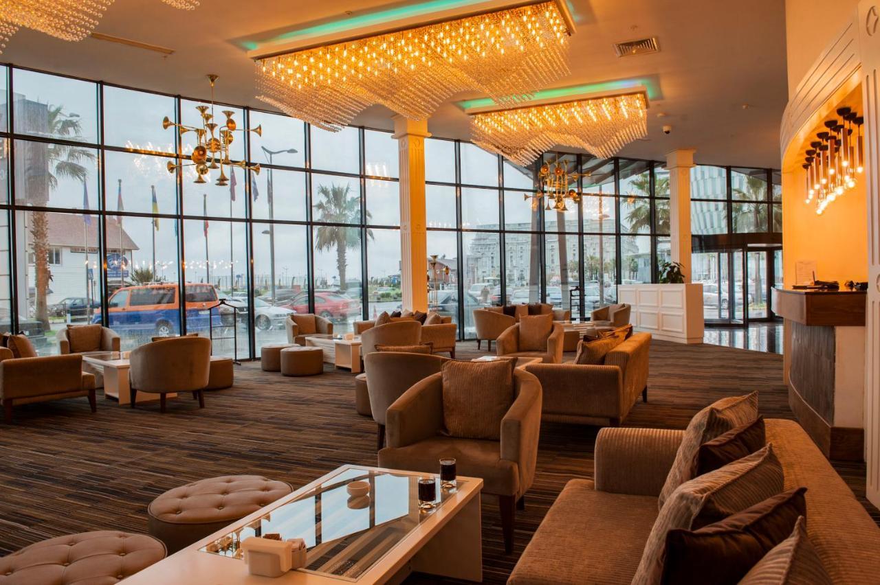 Sky Tower Hotel Batumi Exterior foto The lounge at the airport