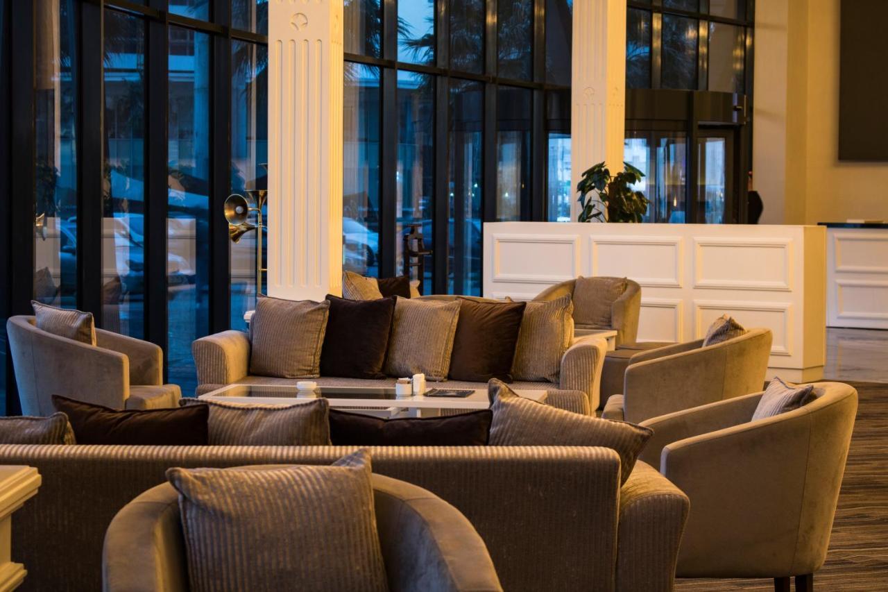 Sky Tower Hotel Batumi Exterior foto Lobby