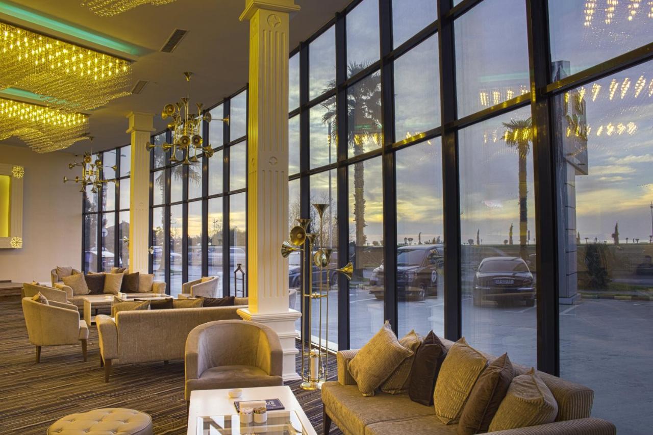 Sky Tower Hotel Batumi Exterior foto The lounge at the airport