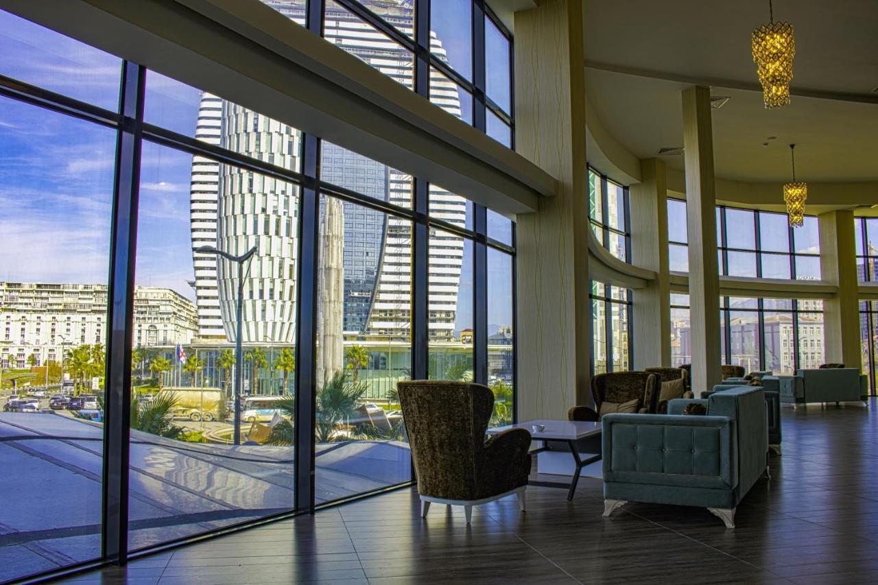 Sky Tower Hotel Batumi Exterior foto Lobby