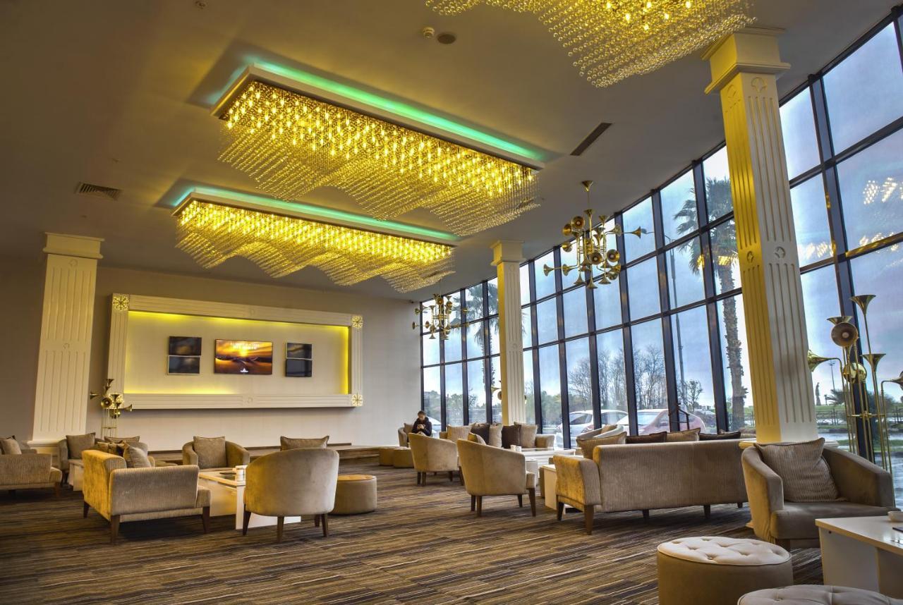 Sky Tower Hotel Batumi Exterior foto The lobby of the hotel